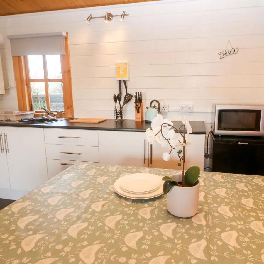 Trevenna Cabin セント・オーステル エクステリア 写真